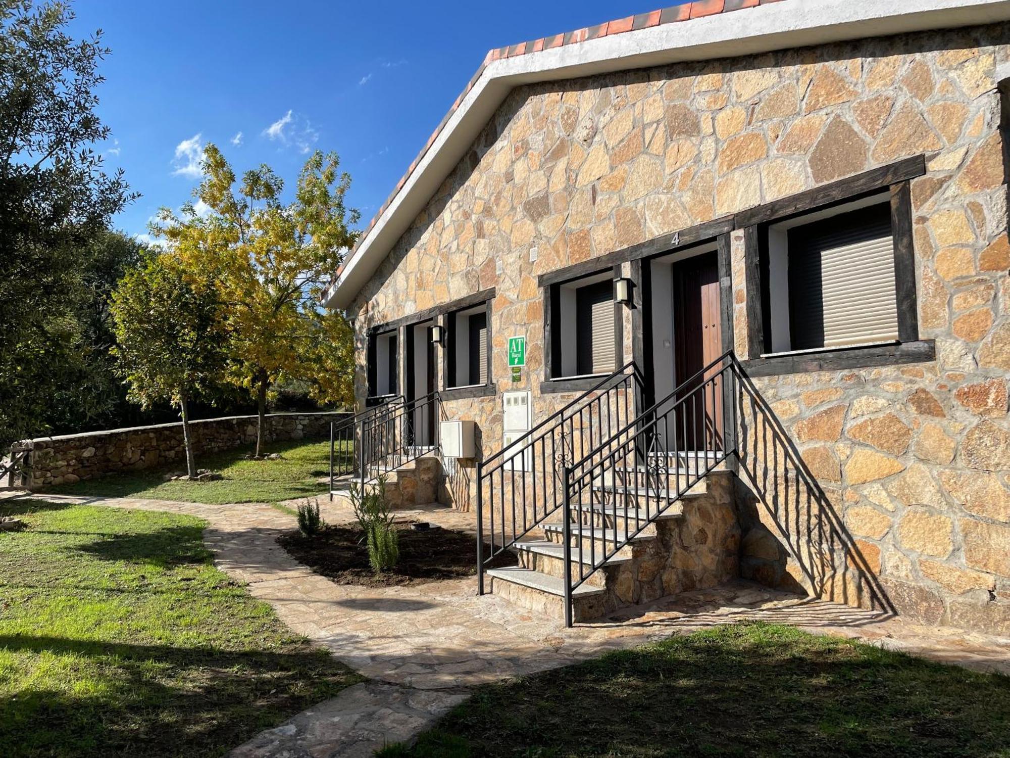 Apartamentos Los Pocillos Gargantilla del Lozoya Dış mekan fotoğraf